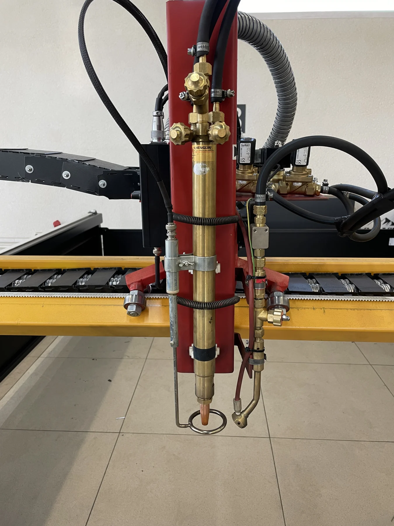 Комплект газокислородного резака Gas-Oxygen Cutting Force для газовой резки — вид сбоку