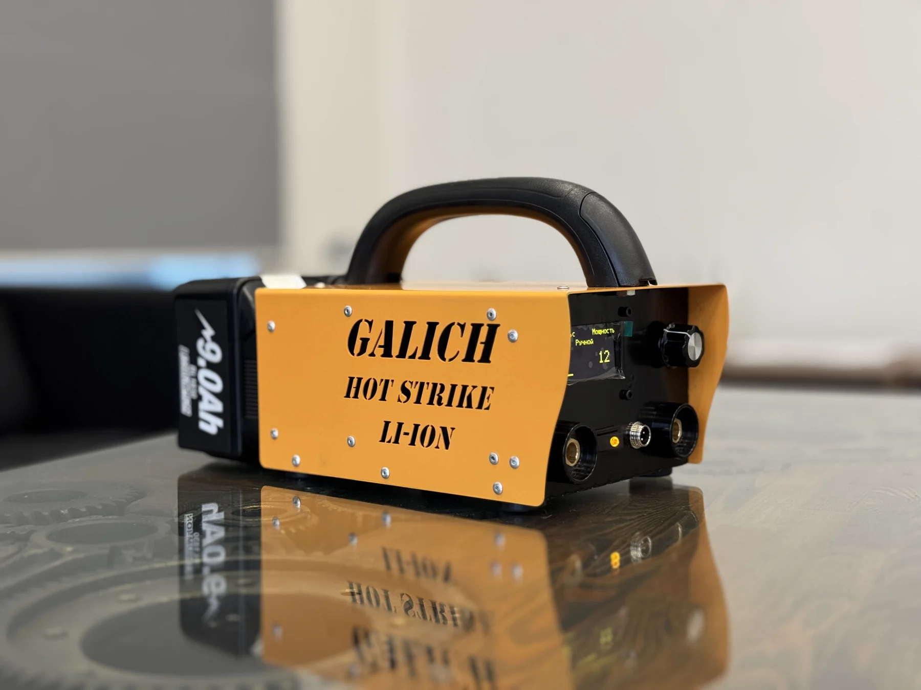 Аккумуляторный контактный прибор Galich Hot Strike LI-ION для удаления вмятин — вид спереди